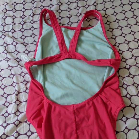 One piece swimsuit - Picture 2 of 2